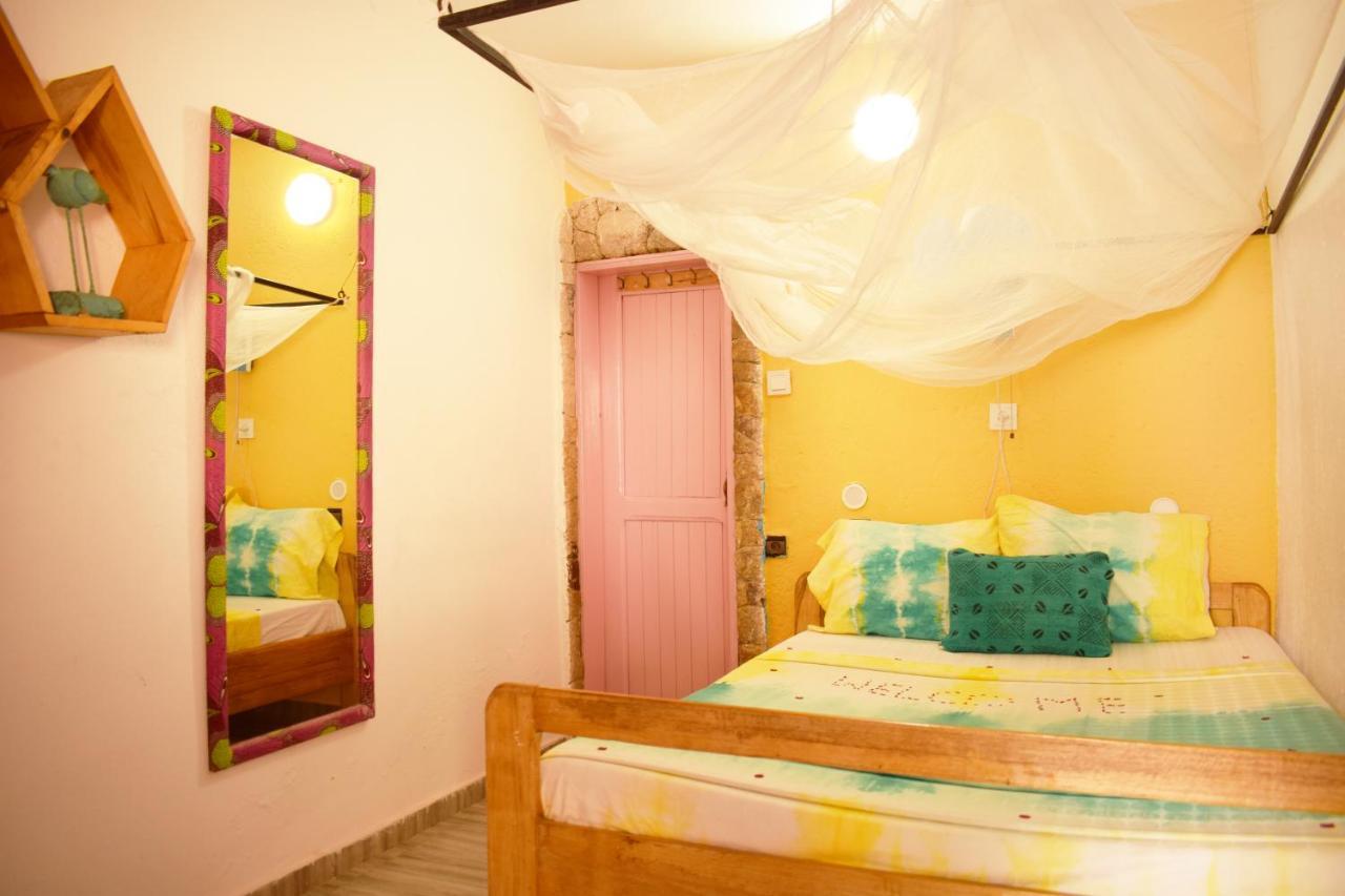 Hotel Mimosa Airport Toubab Dialaw Eksteriør billede